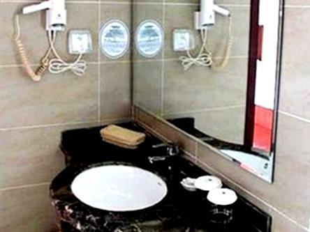 Greentree Inn Shandong Qingdao Railway Station Zhanqiao Yacht Wharf Express المظهر الخارجي الصورة