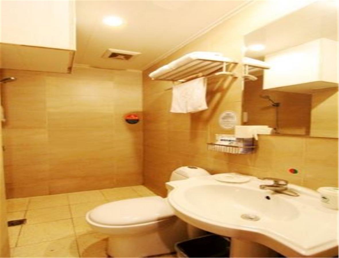 Greentree Inn Shandong Qingdao Railway Station Zhanqiao Yacht Wharf Express المظهر الخارجي الصورة